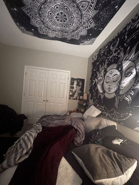 Black Gray Pfp, Room With Tapestry On Ceiling, Room Decor Bedroom Y2k, Tapestry On Ceiling, Room With Tapestry, Tapestry Bedroom Aesthetic, Indie Tapestry, Alternative Room, Moon Black And White