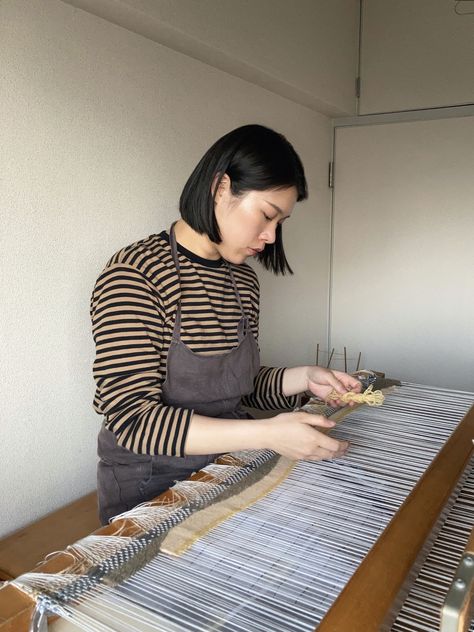 Misako Nakahira is a textile artist based in Japan, focused on tapestry weaving. Additionally, Misako teaches basic weaving and tapestry techniques, as well as felting, yarn spinning, macrame, and card weaving techniques. In this interview, we talked to her about her process, teaching approach, early influences, responsible future within crafts, and her recent exhibitions. Card Weaving, Artist Interview, Tapestry Weaving, Textile Artists, Traditional Techniques, Weaving Techniques, Interview, Hand Weaving, Weaving