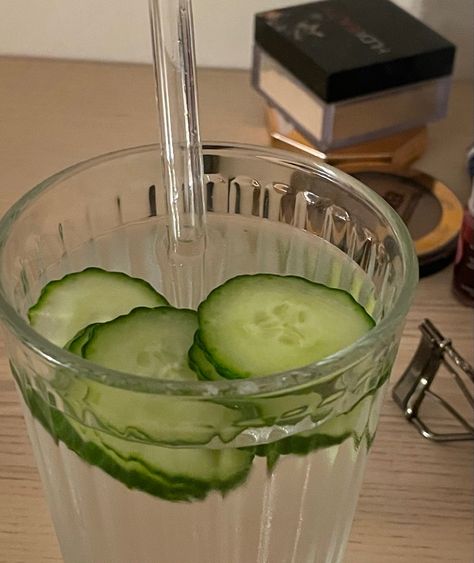 #cleancore #cleangirl #cleangirlaesthetic #cucumber #detoxwater Cucumber Water Aesthetic, Water Cucumber, Cucumber Water, Water Aesthetic, Face Aesthetic, Tasty Foods, Vogue Beauty, Flavored Water, Detox Water