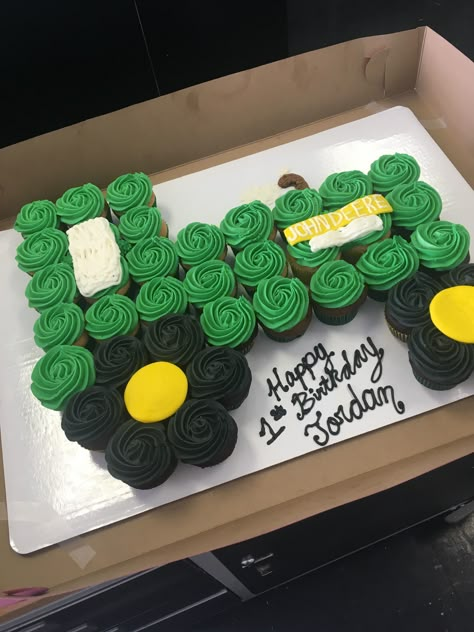 Tractor Cupcake Cake, John Deere Cupcakes, Cupcake Cake Ideas, Tractor Cupcakes, Tractor Birthday Cakes, John Deere Birthday Party, John Deere Birthday, Tractor Cake, Tractor Birthday Party