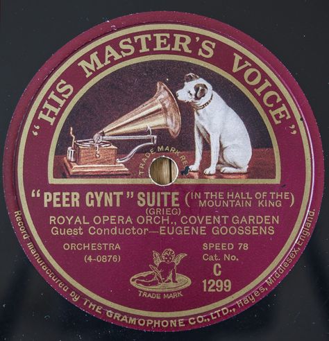 https://flic.kr/p/L6qKgb | HIS MASTER VOICE Vintage Grammophone Record | HIS… His Masters Voice Logo, His Masters Voice, Center Labels, Old Records, Music Machine, Old School Music, Vinyl Record Art, Vintage Advertising Posters, Record Art