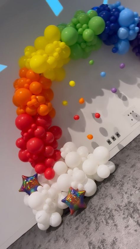 weballoonz on Instagram: First time in 5 years we make a set up for #pride ☺️ Yesterday we recorded a tutorial on this beautiful organic arch 😁 We’ll share it… Rainbow Balloon Arch, Rainbow Themed Birthday Party, Balloon Tower, Rainbow Theme Party, Diy Balloon Decorations, Birthday Party Theme Decorations, Rainbow Balloons, Birthday Balloon Decorations, Rainbow Theme