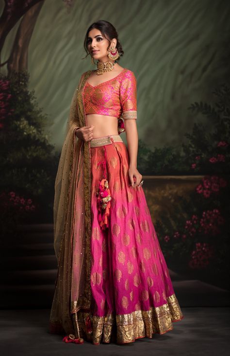 Choosing a #LightLehenga for engagement is definitely the right choice a bride can make. Check out these brands across India for an #engagement outfit that's absolutely you! Pink Banarasi Lehenga, Light Lehenga, Shaded Lehenga, Lehenga For Engagement, Gold Dupatta, Orang India, Bridal Trousseau, Indian Outfits Lehenga, Lehnga Dress