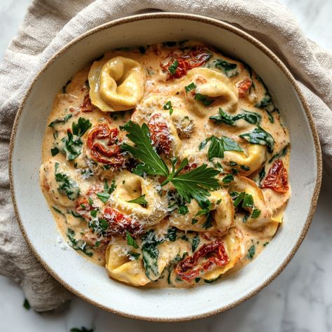 13 Easy Tortellini Recipes You'll Love! - Slimming Violet - Recipes & Cooking Advice Vegetarian Tortellini, Easy Tortellini Recipes, Violet Recipes, Easy Tortellini, Kitchen Hack, Tortellini Recipes, Meal Train Recipes, Cooking Advice, Vegetarian Recipes Easy