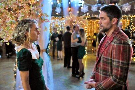 Christmas Movies Hallmark, Hallmark Holiday Movies, Clare Bowen, Merritt Patterson, Hallmark Channel Christmas Movies, Christmas Movie Characters, Brant Daugherty, Funny Christmas Movies, Xmas Movies