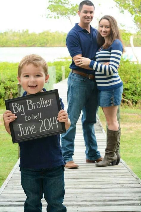 Big brother to be. Pregnancy announcement Baby Number 2 Announcement, Pregnancy Announcement Big Brother, 2nd Pregnancy Announcements, Big Brother To Be, Big Brother Pregnancy Announcement, Second Baby Announcements, Pregnancy Announcement Pictures, Pregnancy Announcement Family, Family Maternity Pictures