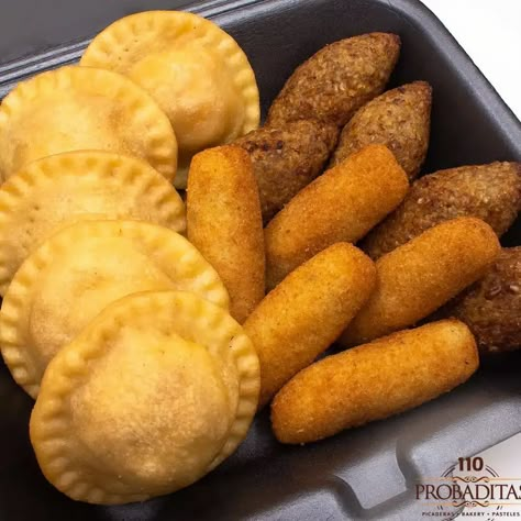 16 Popular Dominican Christmas Foods - Chef's Pencil Dominican Thanksgiving Dinner, Dominican Christmas, Dominican Desserts, Dominican Christmas Food, Traditional Dominican Food, Dominican Republic Traditional Food, Culture Food, Dominican Appetizers, Dominican Aesthetic