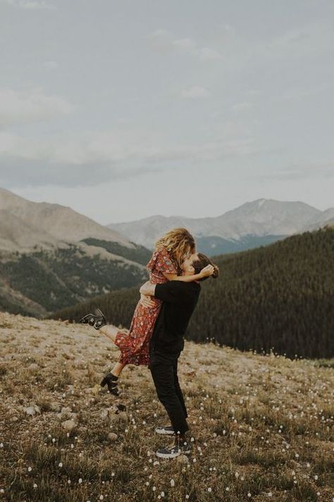 A couple explores Independence Pass, near Aspen Colorado for an adventurous Colorado engagement session. Fun Engagement Photos, Colorado Engagement, Mountain Bride, Engagement Photo Locations, Aspen Colorado, Engagement Photo Outfits, Photo Outfit, Colorado Wedding, Rocky Mountains