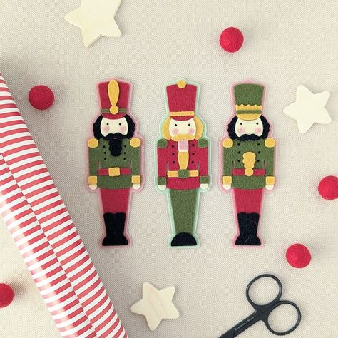 BenzieDesign - Etsy Nutcracker Felt Ornaments, Cardstock Christmas Crafts, Felt Nutcracker, Nutcracker Design, Craft Decoration, Wet Felt, French Knots, Garden Art Crafts, Hand Felted