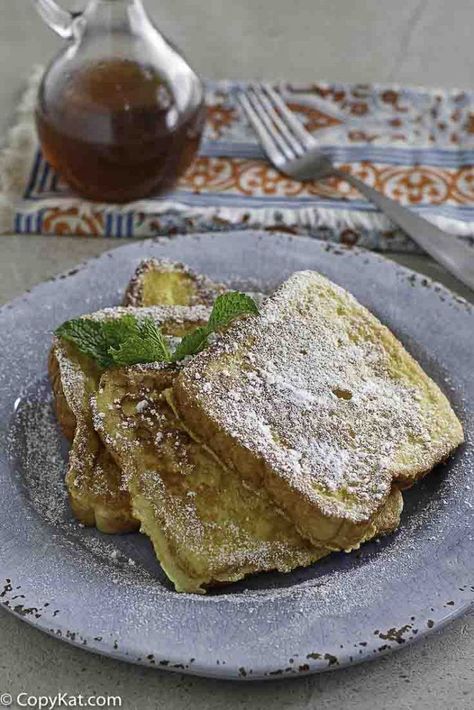 Make Denny's French Toast at home with this easy copycat recipe. Your breakfast never tasted so good. Dennys French Toast Recipe, French Toast Bake Recipe, Baked French Toast, Brioche French Toast, Cinnamon Roll Pancakes, Copykat Recipes, Copycat Restaurant Recipes, French Toast Bake, Dinner Appetizers