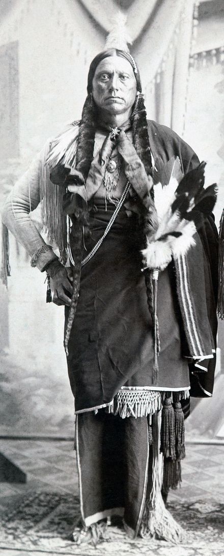 Quanah Parker (ca. 1845 or 1852 – February 23, 1911) was Comanche/Scots-Irish from the Comanche band Noconis ("wanderers" or "travelers"), and emerged as a dominant figure, particularly after the 'Comanches' final defeat. Native American Church, Quanah Parker, American Indian History, Native American Images, Native American Pictures, Wilde Westen, Native American Photos, Native American Peoples, Native American Heritage