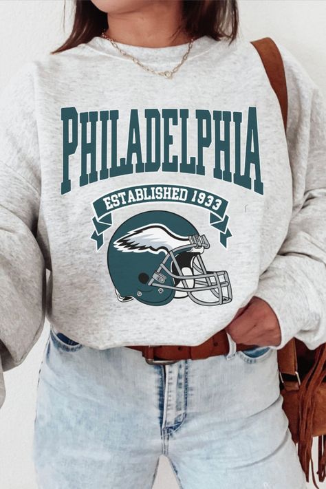 Gameday Shirts, Retro Attire, Eagles Sweatshirt, Packers Sweatshirt, Vintage Philadelphia, Football Vintage, Christmas Clothing, Shirt Prints, Holiday Apparel