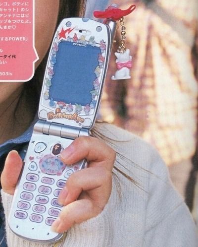 (11) Kera Magazine: Phone Flash! (2001) Showcase Of Japanese “Keitai Denwai” Movement, Accessorizing Through Customizing Flip Phones. – @zegalba on Tumblr Y2k Flip Phone Aesthetic, 2000s Phone Aesthetic, 2000s Flip Phone Aesthetic, Kera Magazine, 2000s Phone, Flip Phone Aesthetic, Y2k Phone, Status Symbol, Phone Aesthetic