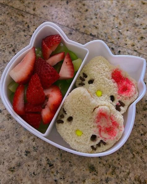 Hello Kitty Snacks, Sanrio Food, Hello Kitty School, Kawaii Bento, Lunch Idea, Fun Lunch, Hello Kitty Sanrio, Kawaii Food, Kids Lunchbox