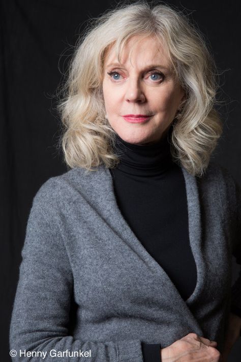 Blythe Danner Blythe Danner, Flamboyant Natural, 60s Women, Gorgeous Gray Hair, Military Girl, Hair Affair, Aging Gracefully, Over 60, Elegant Woman