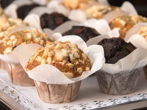 The Secret to the Best Bakery-Style Muffins Rich Banana Bread, Best Zucchini Bread, Chocolate Chip Muffin Recipe, Bakery Style Muffins, Muffin Tin Recipes, Best Bakery, Baking Muffins, Best Chocolate Cake, Just Bake