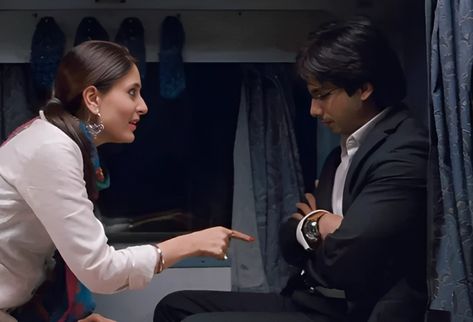 Jab We Met Train Scene, Shahid Kapoor Jab We Met Aesthetic, Aditya And Geet Jab We Met Aesthetic, Geet Jab We Met Outfits, Shahid Kapoor Jab We Met, Jab We Meet, Jab We Met Aesthetic, Geet Jab We Met, Aditya Kashyap