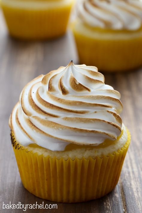 Meringue Frosting Recipe, Moist Lemon Cupcakes, Meringue Frosting, Curd Filling, Lemon Curd Filling, White Frosting, Lemon Cupcakes, Sweet Lemon, Frosting Recipe