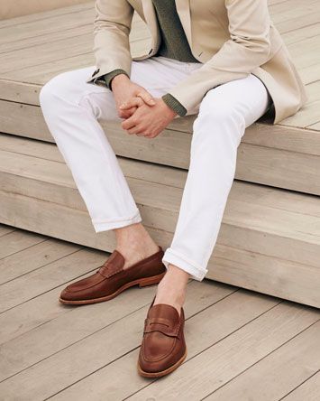 These are the 25 best mens summer shoes for guys who want to step up their warm-weather shoe game. The best summer shoes for men are the ones that… Mens Loafers Outfit Summer, Loafers Outfit Summer, Summer Dress Shoes, Loafers Men Outfit, Best Summer Shoes, Summer Wedding Shoes, Summer Dresses Shoes, His Closet, Loafers Outfit