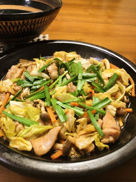 Sizzling Shoyu Chicken & Cabbage – Happy Donabe Life Shoyu Chicken, Chicken Cabbage, Japanese Chicken, Chicken And Cabbage, Vegetable Dish, Savory Chicken, Boneless Chicken Thighs, Recipe Video, Boneless Chicken