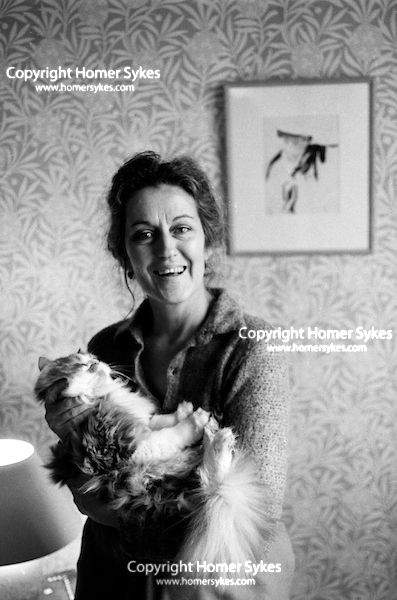 Germaine Greer, at home London 1980s. USE THE CHECK BOXES TO DIG DEEPER British Photography, 1980s London, Women Activists, Germaine Greer, Bobbie Gentry, Home London, Dig Deeper, Barry Manilow, David Cassidy