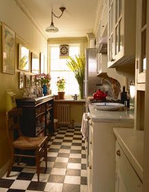 Eye For Design: Create A Lovely Galley Kitchen Nyc Apartment Aesthetic, Classic Farmhouse Kitchen, Hamish Bowles, Unfitted Kitchen, Aesthetic Apartment, Apartment Decoration, Manhattan Apartment, Farmhouse Kitchen Design, Apartment Aesthetic