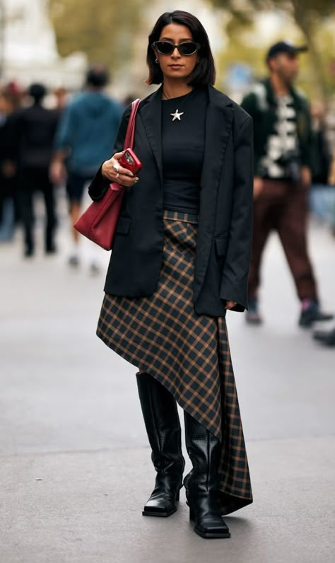 Skirt Flannel Outfit, Corporate Street Style, Fall Inspo Outfits, Fluid Fashion, Oversized Blazers, Smart Fashion, Fashion Trend Forecast, Diy Clothes Refashion, Modern Street Style