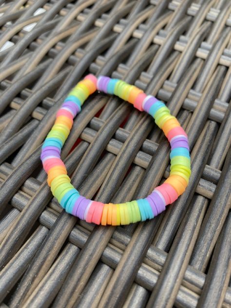 Make Clay Beads, Clay Bead Necklace, Preppy Bracelets, Homemade Bracelets, Bff Bracelets, Preppy Jewelry, Bracelet Inspo, Bracelets Ideas, Rainbow Pastel