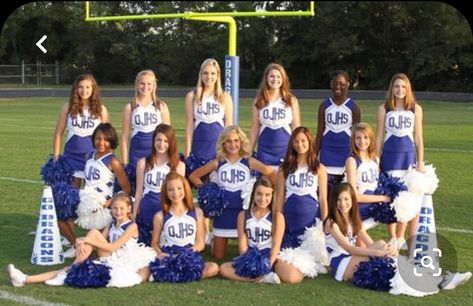 Cheerleading Team Photos, Cheerleading Team Pictures, Peewee Cheer, Team Picture Poses, Dance Team Photos, Cool Cheer Stunts, Cheer Music, Cheerleading Poses, Cheer Photo