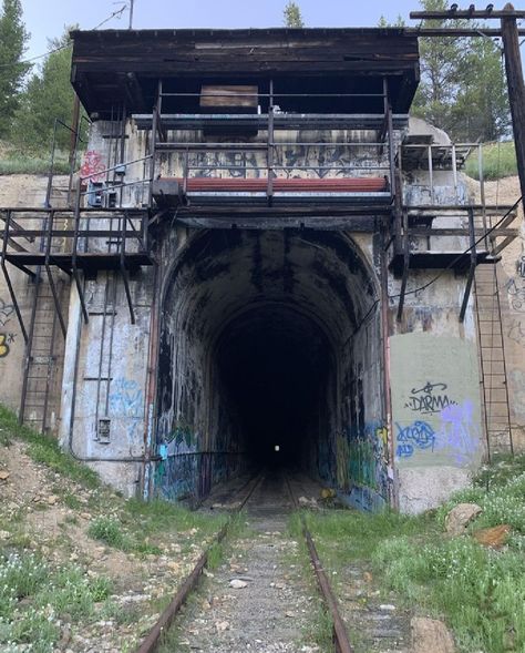 Abandoned Tunnel, Abandoned Highway, Abandoned Railroad, Abandoned Train Station, Abandoned Photography, Train Tunnel, Abandoned Train, Urban Explorer, Railroad Pictures