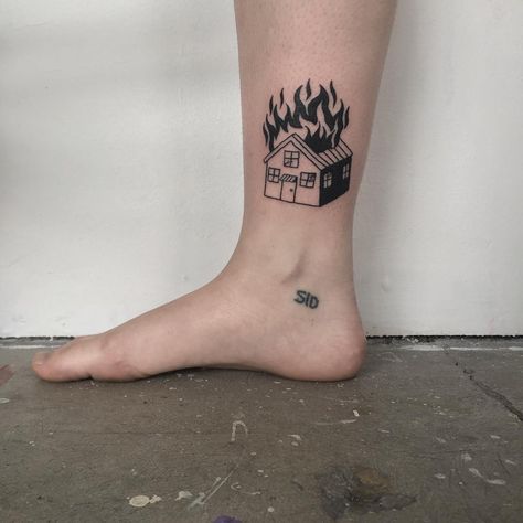 Burning House Tattoo, Tattoo Casa, House Tattoo, Burning House, Surreal Tattoo, Flame Tattoos, Cool Forearm Tattoos, Fire Tattoo, Doodle Tattoo