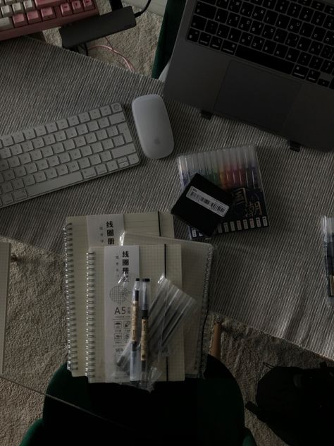 Dark Stationary Aesthetic, Dark Stationary, Desk Setup Korean, Green School Aesthetic, Dark Desk Setup, Romanticize Work, Rich Asian Aesthetic, Muji Pencil, Intj Vibes