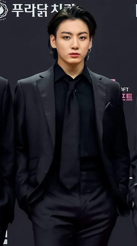 Bts Red Carpet, Jungkook Oppa, 1 September, Jungkook Abs, Black Suit, Bts Korea, Jungkook Cute, Album Bts, Foto Jungkook