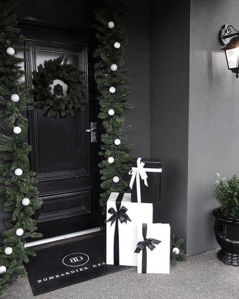 Front Porch Christmas Decor Ideas Black And White, Black Front Door Christmas Decor, Black And White Christmas Porch Decor, Black Christmas Party Decor, Black And White Outdoor Christmas Decor, Outdoor Modern Christmas Decorations, Black White Silver Christmas Decor, Black And White Christmas Porch, Christmas Door Decor Ideas For Home