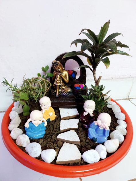 Balcony Art, Garden Ideas With Plastic Bottles, Miniature Garden Diy, Buddha Garden Ideas, Miniature Zen Garden, Buddha Home Decor, Terrazzo Print, Vertical Garden Design, Buddha Garden