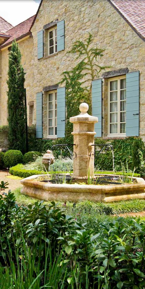 California Garden Design, French Country Landscape, White Landscaping, French Fountains, French Country Landscaping, Tuscan Landscaping, Fountains Backyard, Diy Garden Fountains, Pond Landscaping