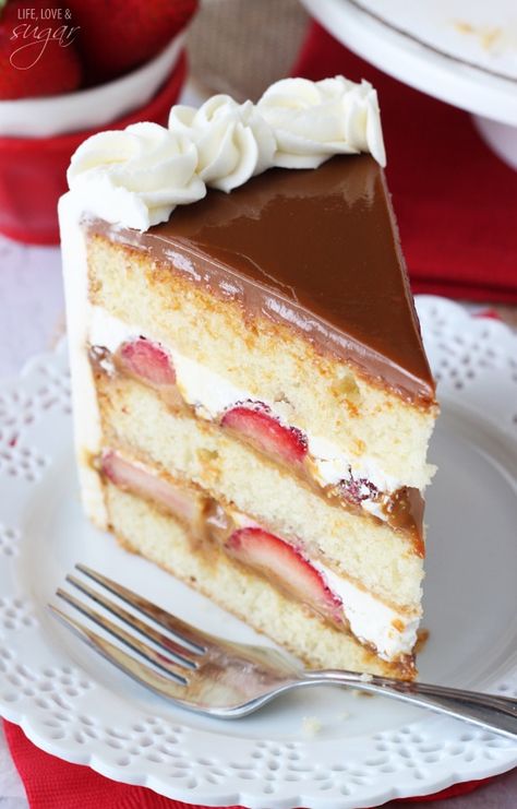 Strawberry Dulce De Leche Cake - layers of moist vanilla cake, dulce de leche, fresh strawberries and vanilla buttercream! A delicious combo! Best Strawberry Cake Recipe, Leche Cake, A Slice Of Cake, Moist Vanilla Cake, Slice Of Cake, Strawberry Cake Recipes, Cake Layers, Strawberry Cakes, Monkey Bread