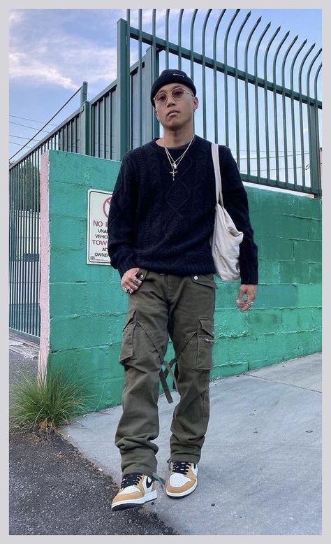 Khaki Cargos Outfits Men, Green Cargo Pants Outfit Men, Mens Skater Style Outfits, Cargo Outfit Men, Future Streetwear, Y2k Streetwear Men, Grey Cargo Pants Outfit, Campus Fits, Skater Style Men