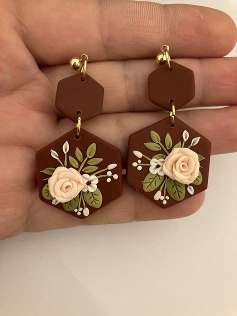 Crea Fimo, Clay Flower Jewelry, Diy Earrings Easy, Polymer Clay Gifts, Polymer Clay Flower Jewelry, Diy Earrings Polymer Clay, Polymer Clay Jewelry Tutorials, Handmade Clay Jewelry, Tanah Liat