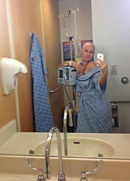 This is probably the only bathroom mirror selfie that I will ever think is cool #survivor Extreme Selfies, Fun Selfies, Bathroom Mirror Selfie, Faith In Humanity Restored, Humanity Restored, Faith In Humanity, Up Girl, God Bless, Good People