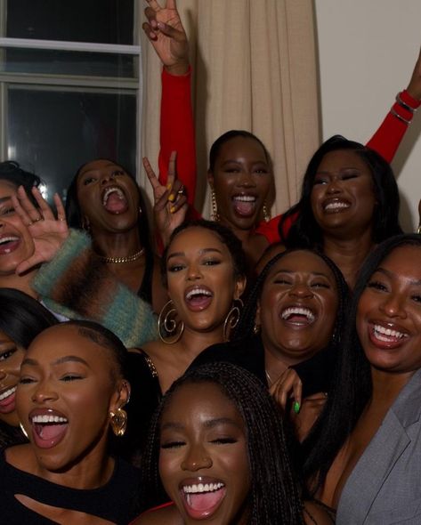 Happy Friend Group, Female Friendship Aesthetic, Diverse Friend Group Aesthetic, Black Friend Group, Black Besties, Black Femininity Aesthetic, Femininity Aesthetic, I Love Being Black, Women Friendship