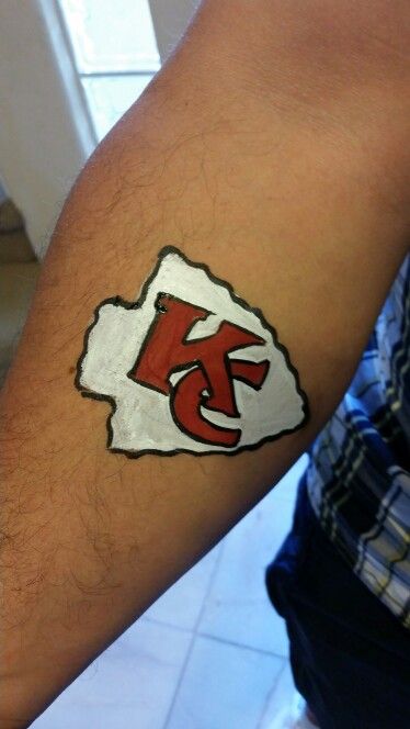 Kc Chiefs Face Paint, Kc Chiefs Face Paint Ideas, Chiefs Makeup Kansas City, Chiefs Face Paint, Chiefs Makeup, Kansas City Chiefs Makeup, Kc Chiefs Pumpkin Painting, Kansas City Chiefs Eye Makeup, Football Face Paint