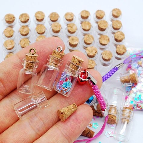 Tiny Jars, Small Glass Bottles, Glass Bottle Diy, Glass Bottles With Corks, Mini Glass Bottles, Wedding Bottles, Mini Jars, Miniature Bottles, Clear Glass Jars