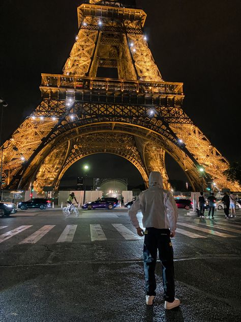 #crtz #paris #night Paris Men Aesthetic, Paris Aesthetic Men, Photo Paris Instagram, Paris Boy Aesthetic, Paris Outfits Men, Night Paris Aesthetic, Paris Night Aesthetic, Paris Aesthetic Night, Paris Dump