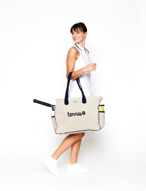 The Ame & Lulu Love All Tennis Court Bag takes a modern twist on a classic silhouette. The Love All Court Bag comes in many tennis themed designs. This spacious carryall has an interior racquet pocket. Tennis Tote, Tennis Bags, Tennis Bag, Tennis Fashion, Bag Design, Boston Bag, Tennis Players, Classic Silhouette, Tennis Court