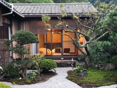 Ginkakuji, Japan Traditional House, Japan Hotel, Tatami Room, Zen House, Japanese Style House, Townhouse For Rent, Japanese Travel, Cedar Homes