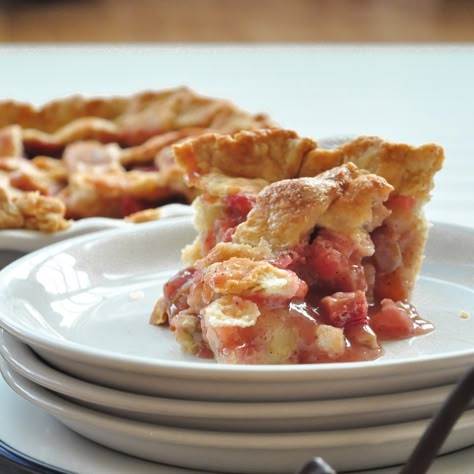 Apple Rhubarb Pie, Whipped Cream Ice Cream, Rhubarb Filling, Macintosh Apples, Rhubarb Pie Recipe, Apple Rhubarb, Freeze Rhubarb, Rhubarb Recipes Pie, One Pie