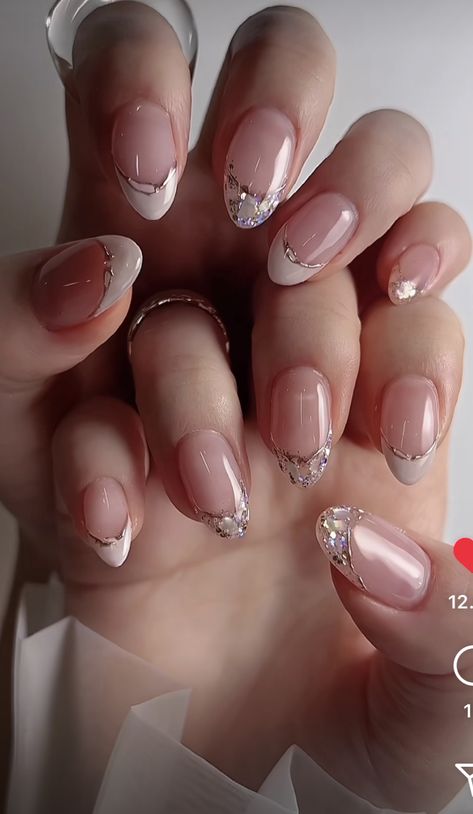 Nails Simple Elegant Natural Looks, Mother Of Pearl Nail Art, Bridal Nails Short, Embossed Nail Art, Nails Bling, Art Deco Nails, Fancy Nails Designs, Happy Nails, Pink Gel