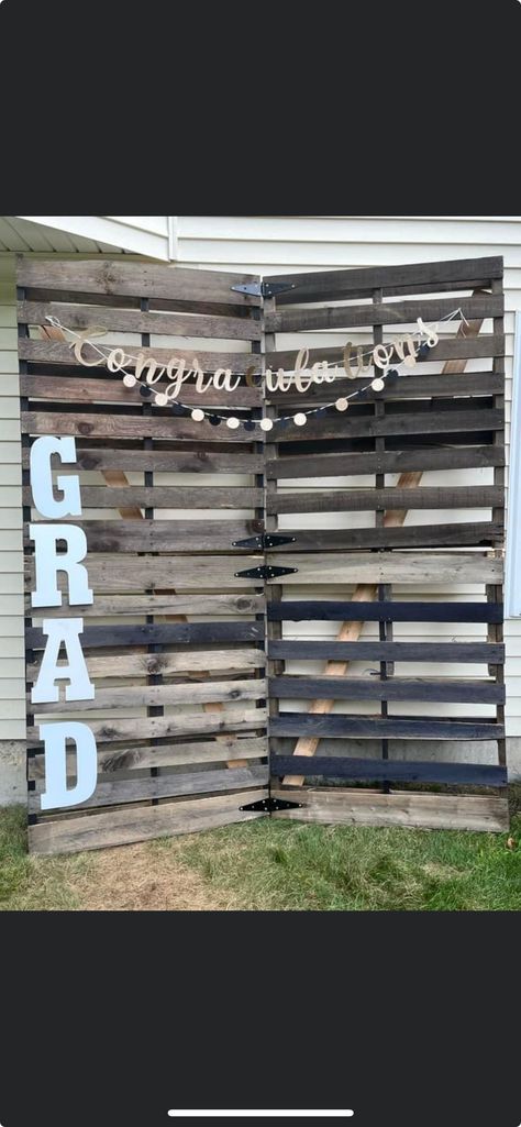 Farm Theme Graduation Party, Western Graduation Decorations, Graduation Party Ideas Western Theme, Western Boho Graduation Party Ideas, Country Grad Party Ideas, Western Themed Graduation Party, Country Graduation Party Ideas Rustic Western Theme, Southern Graduation Party, Western Themed Graduation Party Ideas