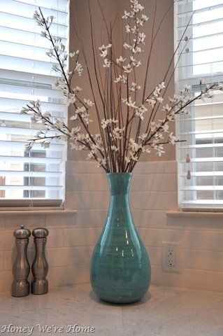 Vase Deco, Vase With Flowers, Vase Flowers, Blue Vase, Bath Decor, Fun Decor, Vases Decor, Home Deco, Home Projects